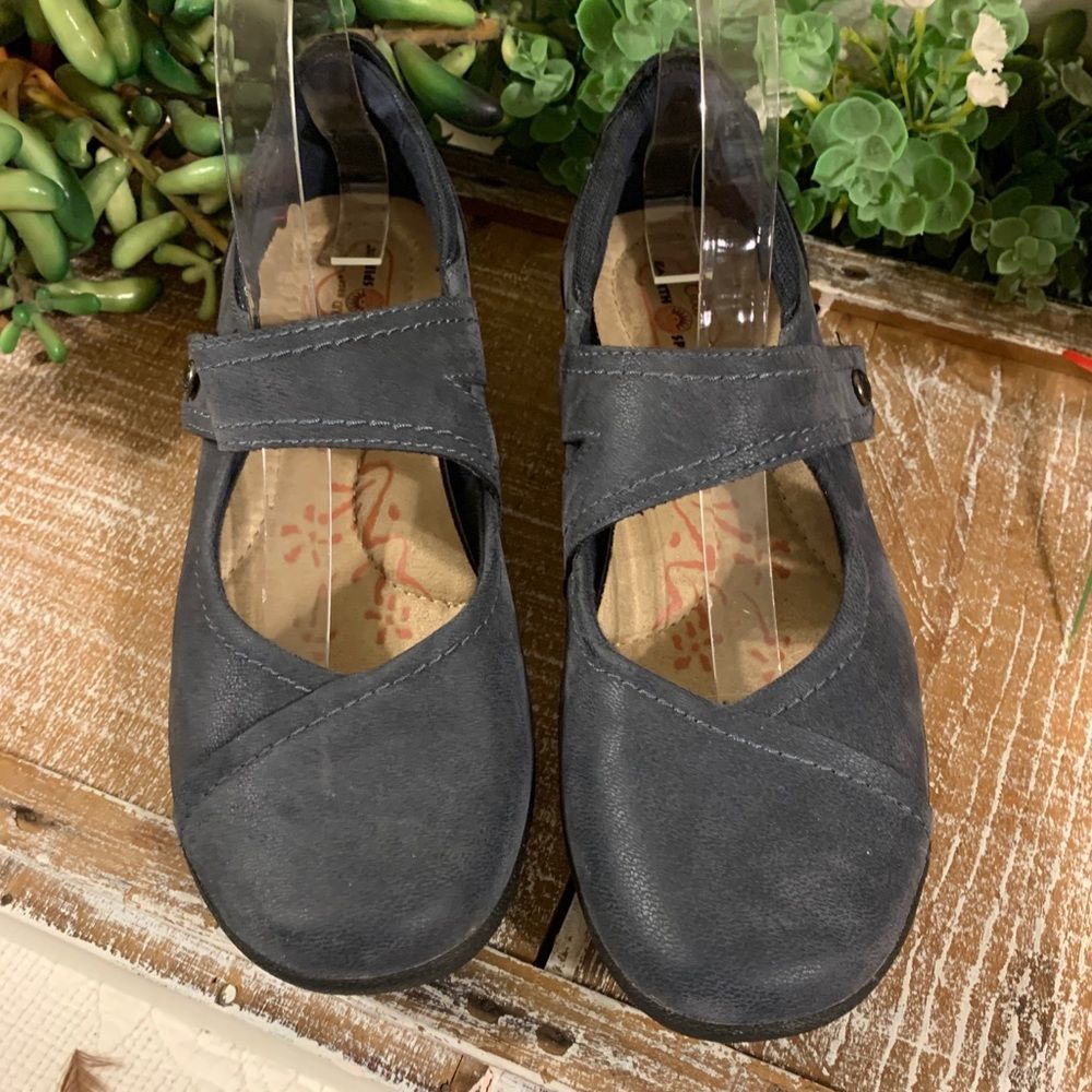 Earth Spirit Gray Flats